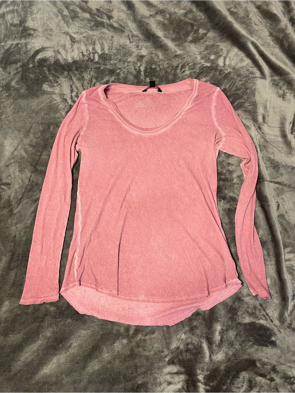 Women's Long-Sleeve Scoop Neck Top - Pink rock & republic beedazzled back